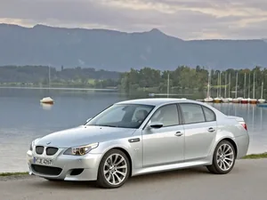 E61 (2005–2011)